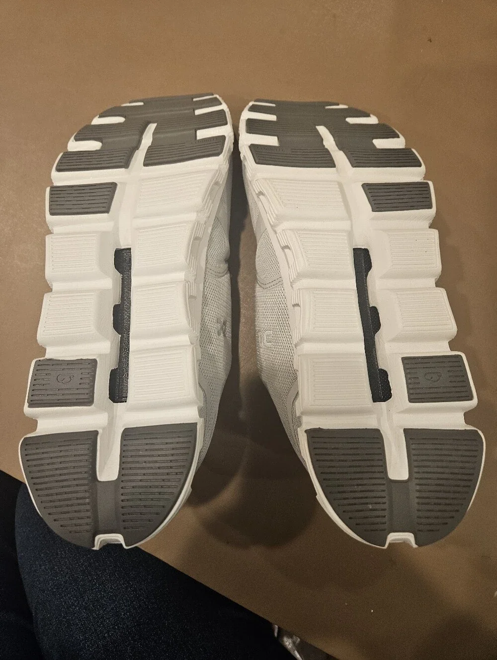 On Clouds Womens Size 10 Glacier/white